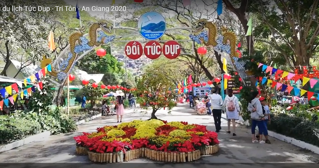 Sắc xuân phủ trên Đồi Tức Dụp Sắc xuân phủ trên Đồi Tức Dụp