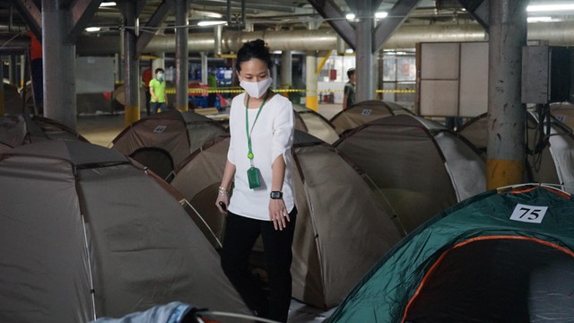 Phó tổng giám đốc Tân Hiệp Phát, bà Trần Ngọc Bích kiểm tra việc thực hiện “3 tại chỗ” trong công ty Phó tổng giám đốc Tân Hiệp Phát, bà Trần Ngọc Bích kiểm tra việc thực hiện “3 tại chỗ” trong công ty