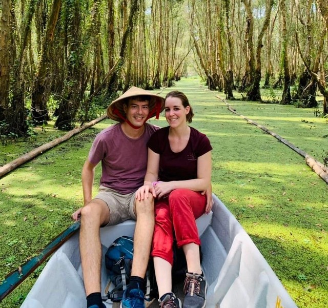 Du khách quốc tế hào hứng trải nghiệm “tắm rừng” nghệ thuật tại Trà Sư.