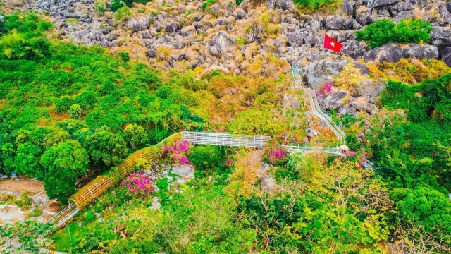 “Mâm trứng đá” khổng lồ - tuyệt tác tạo hóa ban tặng.