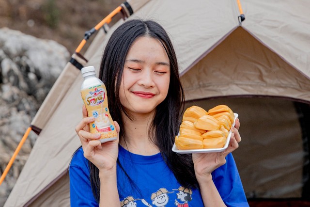 Number 1 Soya Canxi đồng hành bổ sung dinh dưỡng cho người trẻ trên mọi nẻo đường. Number 1 Soya Canxi đồng hành bổ sung dinh dưỡng cho người trẻ trên mọi nẻo đường.