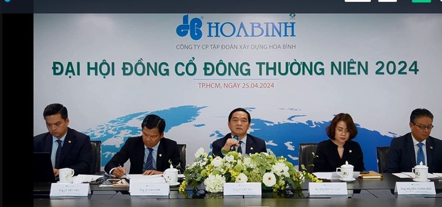 Đoàn chủ tọa tại Đại hội đồng cổ đông HBC ngày 25/4. Đoàn chủ tọa tại Đại hội đồng cổ đông HBC ngày 25/4.