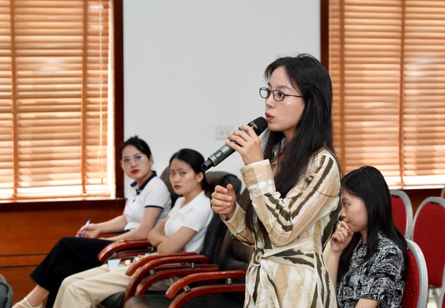 Cổ đông đặt câu hỏi cho HĐQT. Cổ đông đặt câu hỏi cho HĐQT.