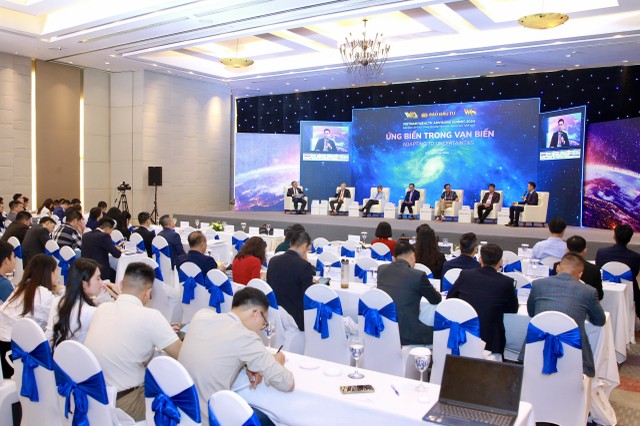 Diễn đàn Cao cấp cố vấn tài chính Việt Nam thu hút đông đảo các nhà quản lý, chuyên gia kinh tế, doanh nghiệp, nhà đầu tư tham gia.