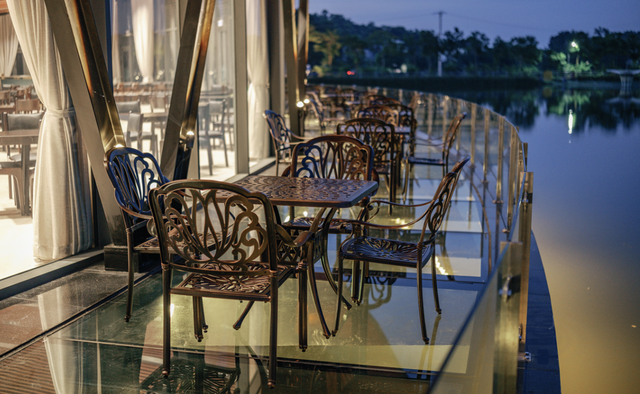 Nhà hàng Pearl Restaurant lựa chọn cho bữa ăn tối đầy lãng mạn.