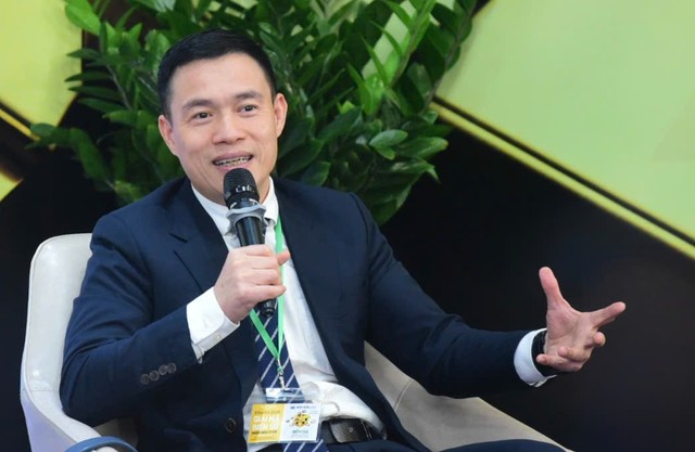 Ông Lê Đức Khánh , Giám đốc phân tích Công ty Chứng khoán VPS đưa ra nhiều lựa chọn với sản phẩm đa dạng. Ảnh Dũng Minh. Ông Lê Đức Khánh , Giám đốc phân tích Công ty Chứng khoán VPS đưa ra nhiều lựa chọn với sản phẩm đa dạng. Ảnh Dũng Minh.