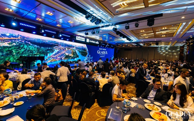 Sự kiện mở bán giai đoạn 1 dự án Gladia by the Waters đã ghi nhận gần 100 căn biệt thự và nhà liên kế được giao dịch, với tổng giá trị gần 4.000 tỷ đồng.