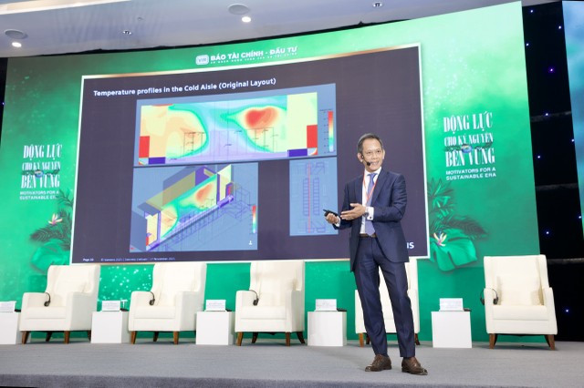 Ông Thai- Lai Pham, Chủ tịch kiêm Tổng giám đốc Siemens khu vực ASEAN và Việt Nam giới thiệu về bản sao số. Ảnh Chí Cường. Ông Thai- Lai Pham, Chủ tịch kiêm Tổng giám đốc Siemens khu vực ASEAN và Việt Nam giới thiệu về bản sao số. Ảnh Chí Cường.