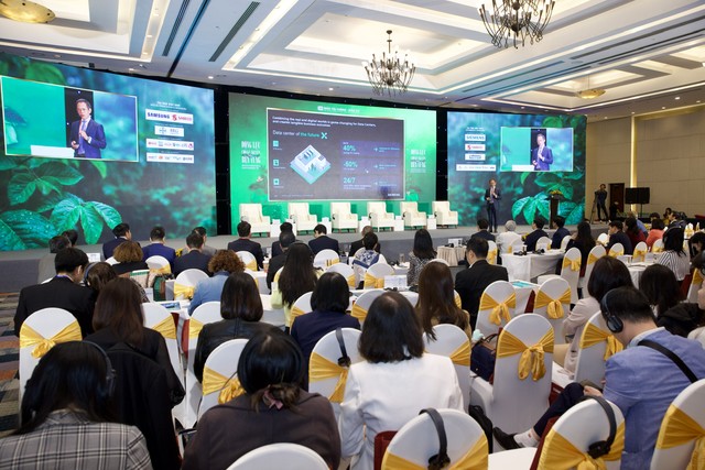 Đông đảo khách mời quan tâm đến chuyển đổi số, chuyển đổi xanh và câu chuyện của Siemens. Ảnh Chí Cường. Đông đảo khách mời quan tâm đến chuyển đổi số, chuyển đổi xanh và câu chuyện của Siemens. Ảnh Chí Cường.