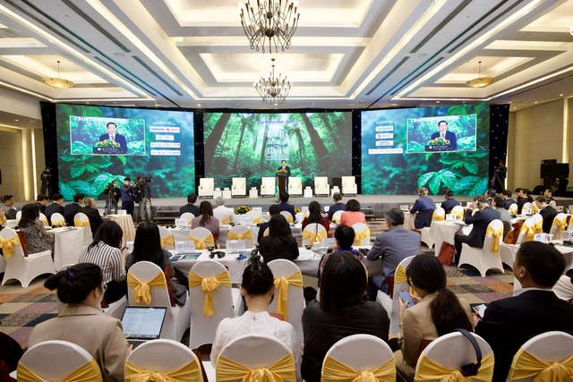 Hội thảo “Phát triển bền vững 2025: Động lực cho kỷ nguyên bền vững” do Báo Tài chính - Đầu tư thu hút sự quan tâm của đông đảo các doanh nghiệp, định hướng phát triển bền vững, mở rộng không gian tăng trưởng. Ảnh: Chí Cường.