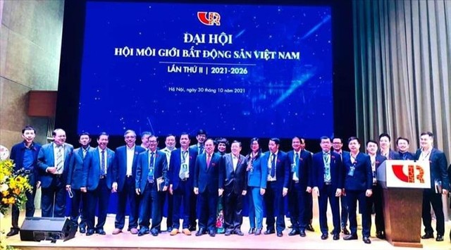 Ban chấp hành VARS nhiệm kỳ 2021 - 2025 ra mắt Đại hội. Ban chấp hành VARS nhiệm kỳ 2021 - 2025 ra mắt Đại hội.