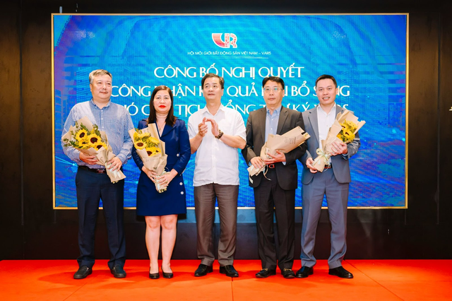 Các Phó chủ tịch VARS mới được bầu. Các Phó chủ tịch VARS mới được bầu.