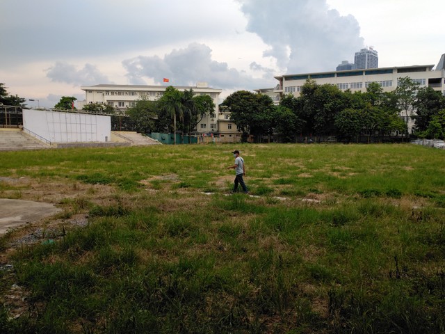 Khó định giá bằng phương pháp khác ngoại trừ phương pháp thặng dư với những lô đất dạng sân vận động bỏ hoang Khó định giá bằng phương pháp khác ngoại trừ phương pháp thặng dư với những lô đất dạng sân vận động bỏ hoang