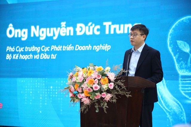 Ông Nguyễn Đức Trung, Cục phó Cục phát triển doanh nghiệp (Bộ Kế hoạch và Đầu tư) phát biểu tại hội nghị Ông Nguyễn Đức Trung, Cục phó Cục phát triển doanh nghiệp (Bộ Kế hoạch và Đầu tư) phát biểu tại hội nghị