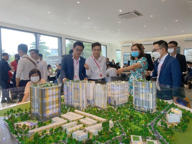 Bcons Plaza nằm trong quần thể nhà ở - thương mại – dịch vụ hiện đại thu hút sự quan tâm rất lớn của khách hàng. Bcons Plaza nằm trong quần thể nhà ở - thương mại – dịch vụ hiện đại thu hút sự quan tâm rất lớn của khách hàng.