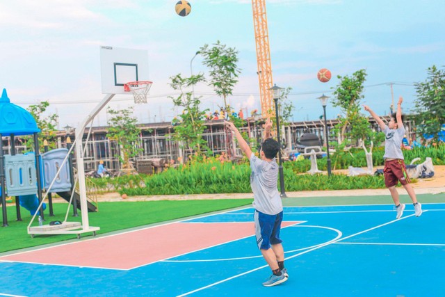 Cư dân tại dự án Thắng Lợi phát triển. Cư dân tại dự án Thắng Lợi phát triển.