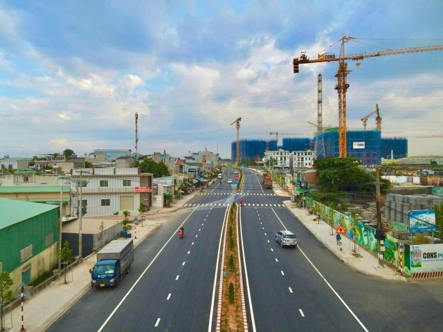 Đường Thống Nhất, nơi Bcons City toạ lạc, sau khi mở rộng đem đến diện mạo mới cho khu vực Làng Đại học. Đường Thống Nhất, nơi Bcons City toạ lạc, sau khi mở rộng đem đến diện mạo mới cho khu vực Làng Đại học.