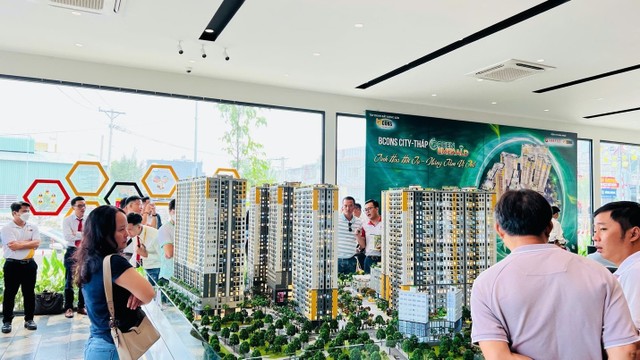 Người chưa sở hữu nhà đang gấp rút tìm kiếm những dự án còn mức giá vừa túi tiền.