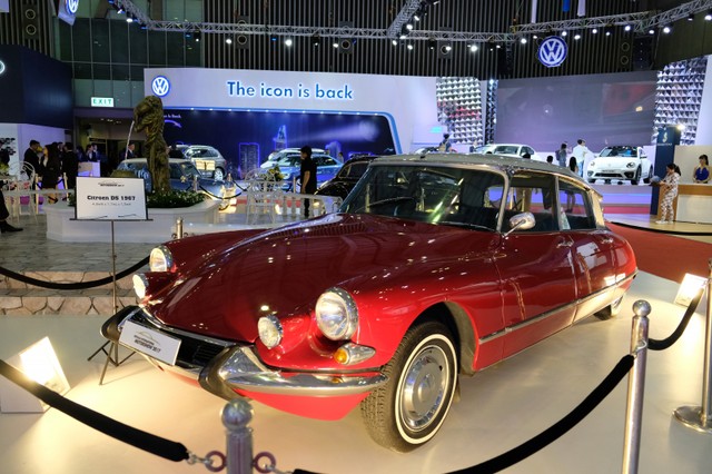 Ngắm dàn xe cổ cực độc tại triển lãm xe nhập khẩu ảnh 1