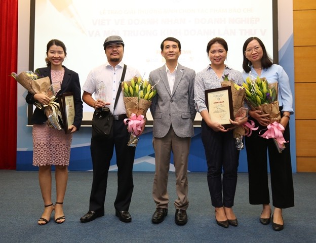 Báo Đầu tư đạt 6 giải “Bình chọn viết về doanh nghiệp – doanh nhân“ ảnh 6