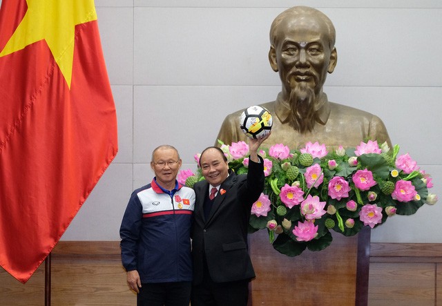 Thủ tướng kể chuyện chờ 5 tiếng để đón U23 Việt Nam ảnh 4 Thủ tướng kể chuyện chờ 5 tiếng để đón U23 Việt Nam ảnh 4