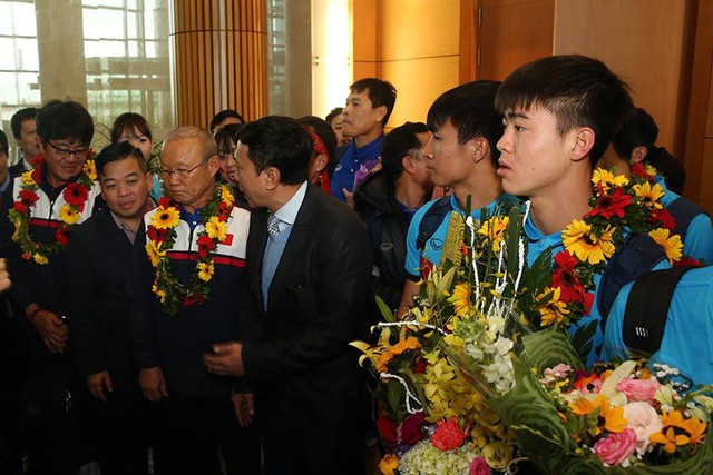 Thủ tướng kể chuyện chờ 5 tiếng để đón U23 Việt Nam ảnh 5 Thủ tướng kể chuyện chờ 5 tiếng để đón U23 Việt Nam ảnh 5