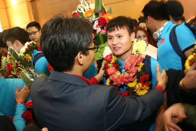 Thủ tướng kể chuyện chờ 5 tiếng để đón U23 Việt Nam ảnh 7 Thủ tướng kể chuyện chờ 5 tiếng để đón U23 Việt Nam ảnh 7