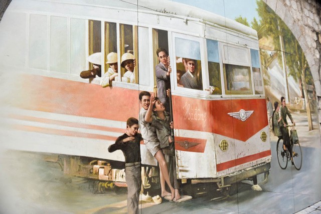 Ngắm tranh bích họa trên những vòm cầu phố Phùng Hưng ảnh 10 Ngắm tranh bích họa trên những vòm cầu phố Phùng Hưng ảnh 10