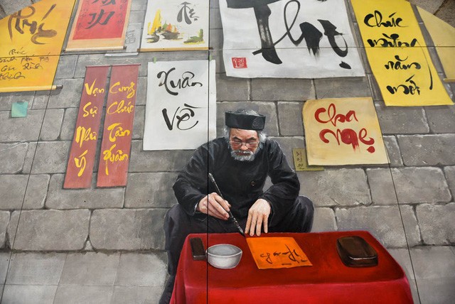 Ngắm tranh bích họa trên những vòm cầu phố Phùng Hưng ảnh 11 Ngắm tranh bích họa trên những vòm cầu phố Phùng Hưng ảnh 11