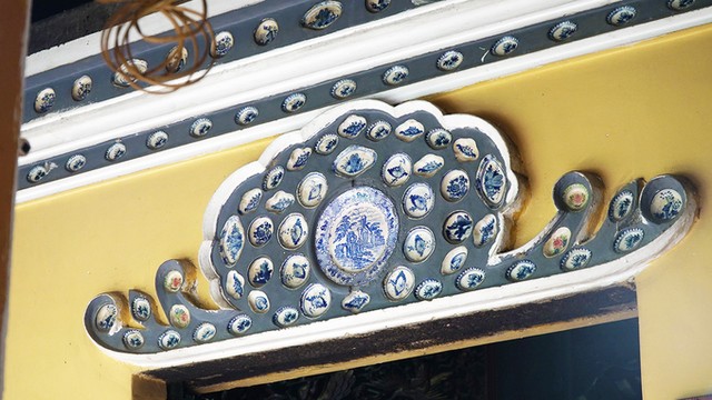 Khách Tây ngưỡng mộ kiến trúc của chùa cổ bậc nhất Sài Gòn ảnh 10