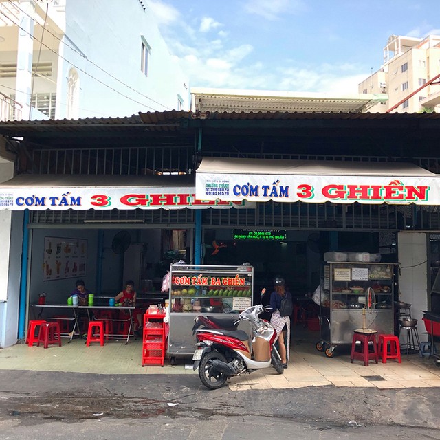 Quán cơm 23 năm ở Sài Gòn bán sườn to bằng gang tay ảnh 1