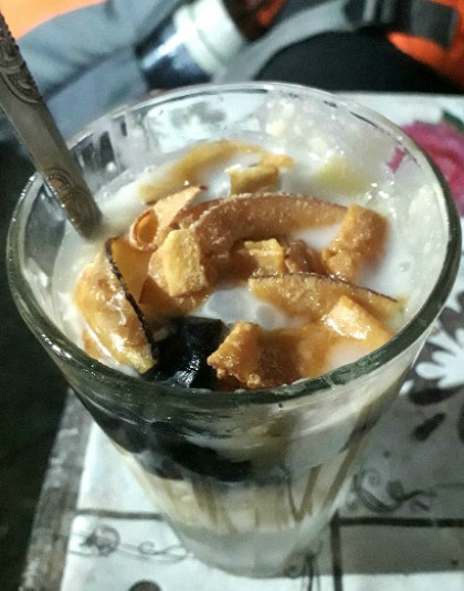 Quán chè nổi tiếng sau cơn sốt phim 'Phía trước là bầu trời' ảnh 1 Quán chè nổi tiếng sau cơn sốt phim 'Phía trước là bầu trời' ảnh 1