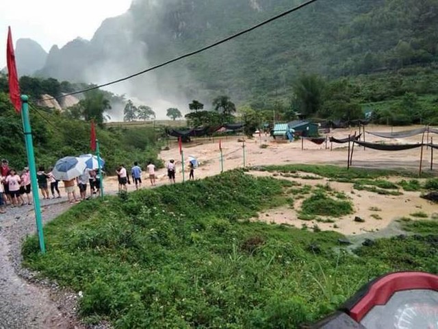 Thác Bản Giốc chìm sâu trong biển nước lũ ảnh 6