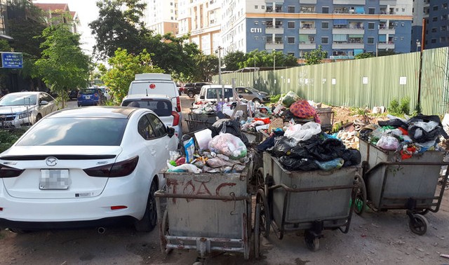 Không có chỗ gửi, dân chung cư để ôtô ở bãi rác ảnh 5