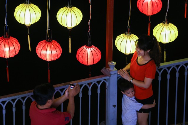 3 km kênh Nhiêu Lộc được thắp sáng đèn lồng mừng lễ Phật đản ảnh 8