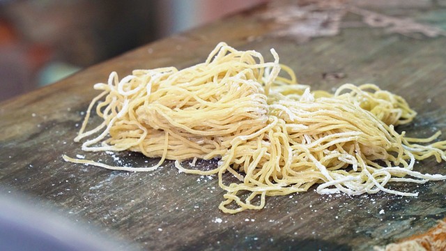 Tiệm mì 70 năm ở Sài Gòn khởi đầu từ gánh hàng rong ảnh 4