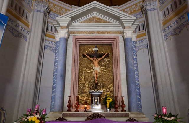 Nhà thờ trăm tuổi nơi giữ sách quốc ngữ đầu tiên ảnh 12