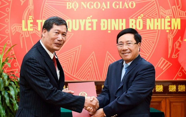 Bộ trưởng Ngoại giao trao quyết định bổ nhiệm 2 Tổng Lãnh sự ảnh 1 Bộ trưởng Ngoại giao trao quyết định bổ nhiệm 2 Tổng Lãnh sự ảnh 1