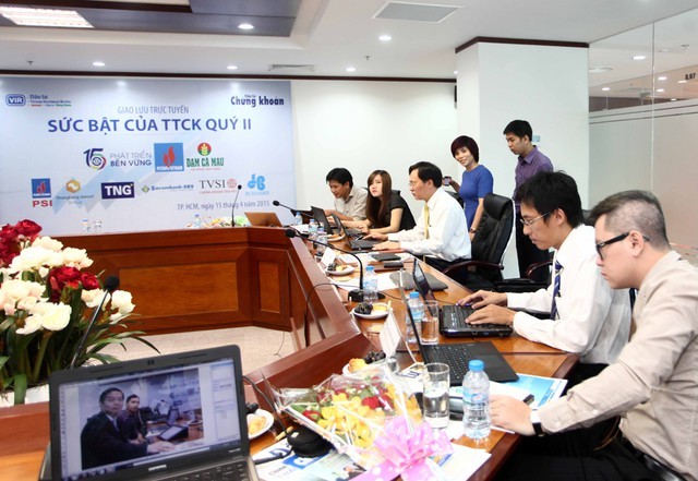 Giao lưu trực tuyến: Công cụ “ngon, bổ, rẻ” cho hoạt động IR ảnh 2 Giao lưu trực tuyến: Công cụ “ngon, bổ, rẻ” cho hoạt động IR ảnh 2