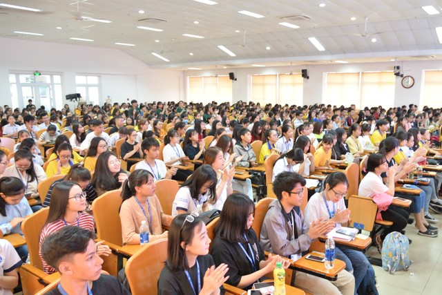 Hành trình truyền cảm hứng tới các Đại sứ chứng khoán 4.0 tương lai ảnh 1 Hành trình truyền cảm hứng tới các Đại sứ chứng khoán 4.0 tương lai ảnh 1