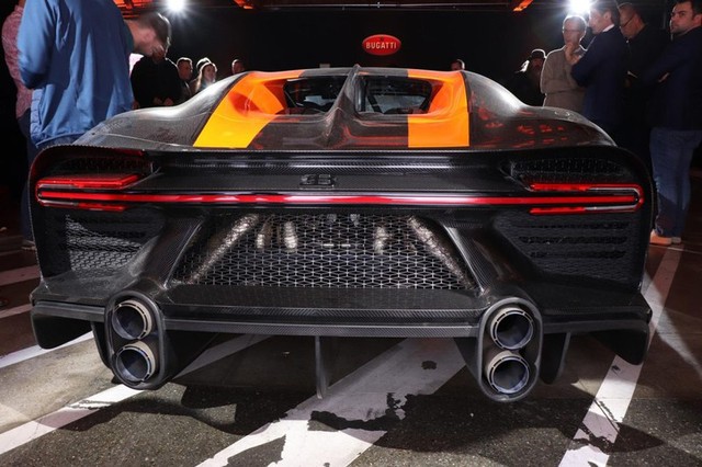 Khách hàng mua Bugatti thường bỏ thêm 300.000 USD để mua tùy chọn! ảnh 1