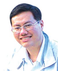 Ông Hồ Quốc Tuấn, Giảng viên Đại học Bristol (Anh). Ông Hồ Quốc Tuấn, Giảng viên Đại học Bristol (Anh).
