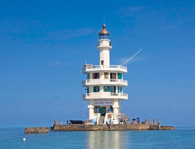 Những công trình do Ban quản lý dự án Biển Đông thực hiện đã góp phần bảo đảm an toàn hàng hải và bảo vệ chủ quyền đất nước. Trong ảnh: Đèn biển Tiên Nữ trên quần đảo Trường Sa.