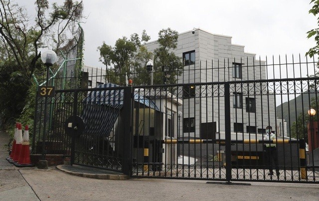 Bên ngoài khu nhà 37 Shouson Hill Road. Ảnh: SCMP. Bên ngoài khu nhà 37 Shouson Hill Road. Ảnh: SCMP.