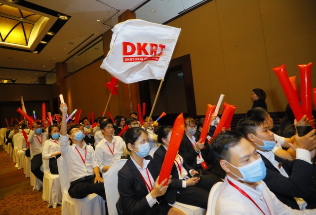 Lửa chiến đấu chinh phục mục tiêu lan tỏa mạnh mẽ đến các đội kinh doanh Astral City. Lửa chiến đấu chinh phục mục tiêu lan tỏa mạnh mẽ đến các đội kinh doanh Astral City.