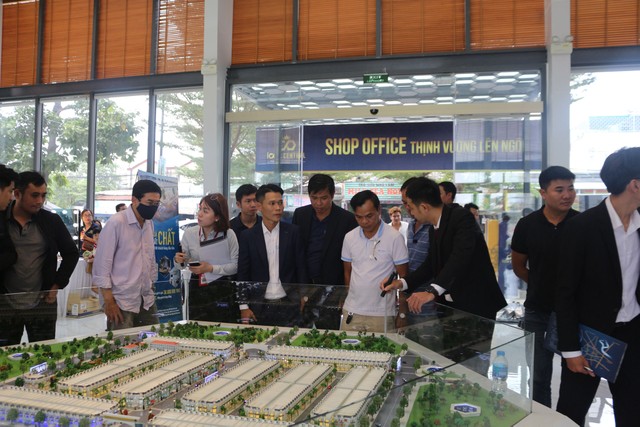 Các event cuối tuần tổ chức thường xuyên tại nhà điều hành Icon Central thu hút khách hàng quan tâm. Các event cuối tuần tổ chức thường xuyên tại nhà điều hành Icon Central thu hút khách hàng quan tâm.