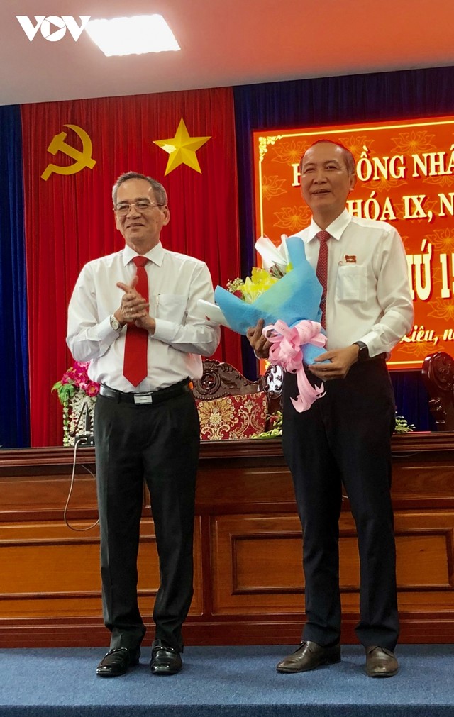 Ông Lữ Văn Hùng- Ủy viên Trung ương Đảng- Bí thư Tỉnh ủy Bạc Liêu tặng hoa chúc mừng ông Phan Như Nguyện- Bí thư Thành ủy Bạc Liêu vừa được bầu giữ chức Phó Chủ tịch HĐND tỉnh Bạc Liêu. Ông Lữ Văn Hùng- Ủy viên Trung ương Đảng- Bí thư Tỉnh ủy Bạc Liêu tặng hoa chúc mừng ông Phan Như Nguyện- Bí thư Thành ủy Bạc Liêu vừa được bầu giữ chức Phó Chủ tịch HĐND tỉnh Bạc Liêu.