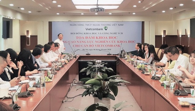 Vietcombank thường xuyên phối hợp với các đơn vị nghiên cứu và đào tạo tổ chức các tọa đàm khoa học và hội thảo chuyên đề.