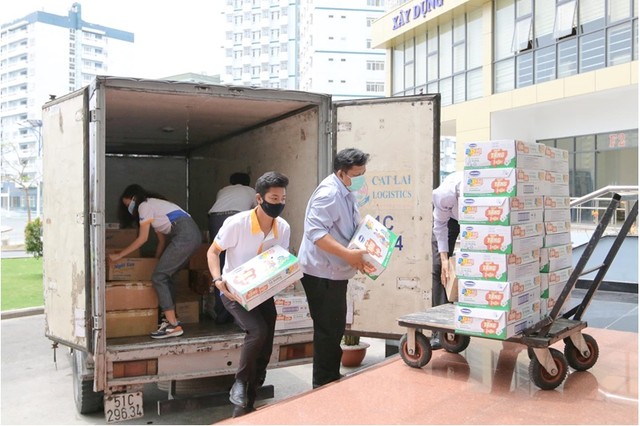 Thắng Lợi Group trao tặng nhu yếu phẩm cần thiết cho khu cách ly Ký túc xá Đại học Quốc gia TP HCM trong công tác chống dịch Covid-19. Thắng Lợi Group trao tặng nhu yếu phẩm cần thiết cho khu cách ly Ký túc xá Đại học Quốc gia TP HCM trong công tác chống dịch Covid-19.