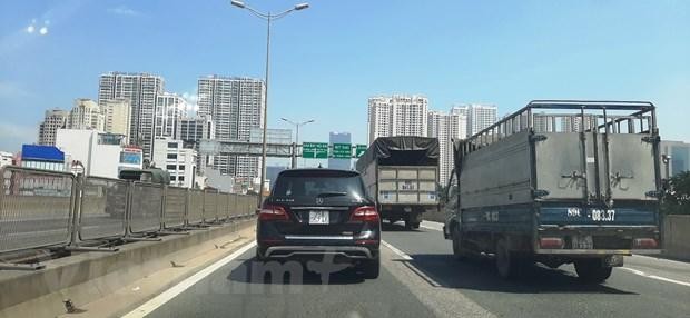 Phương tiện lưu thông trên tuyến đường vành đai 3 trên cao ở Hà Nội. (Ảnh: Việt Hùng/Vietnam+). Phương tiện lưu thông trên tuyến đường vành đai 3 trên cao ở Hà Nội. (Ảnh: Việt Hùng/Vietnam+).